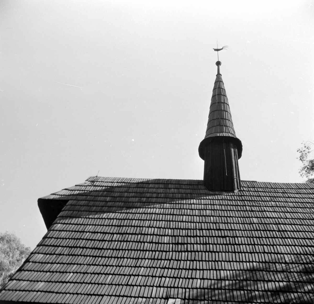 Kościółek św. Michała Archanioła - dach z sygnaturką, skan 1