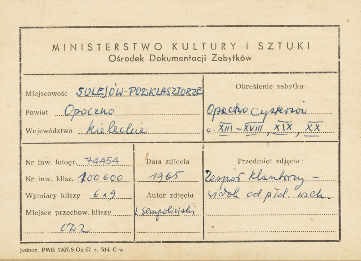 Zespół opactwa cystersów - widok  ogólny od strony płd. - metryczka, skan 1