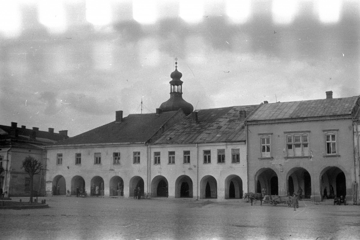 stare miasto - pierzeje z podcieniami - północna strona, skan 1