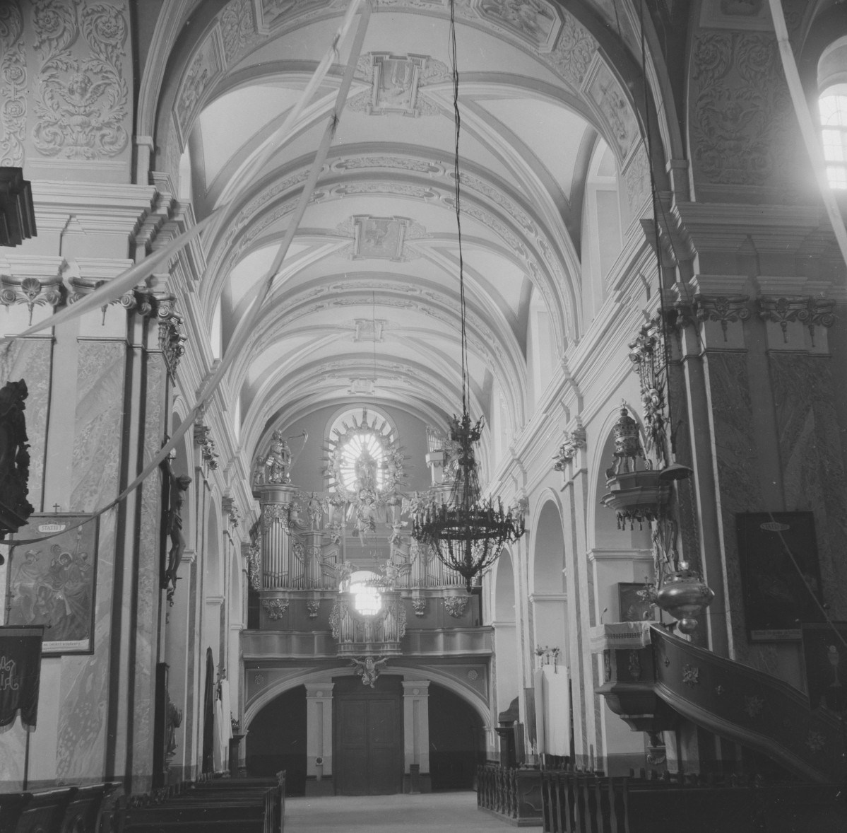 kościół klasztorny kanoników - wnętrze, prospekt organowy, skan 1
