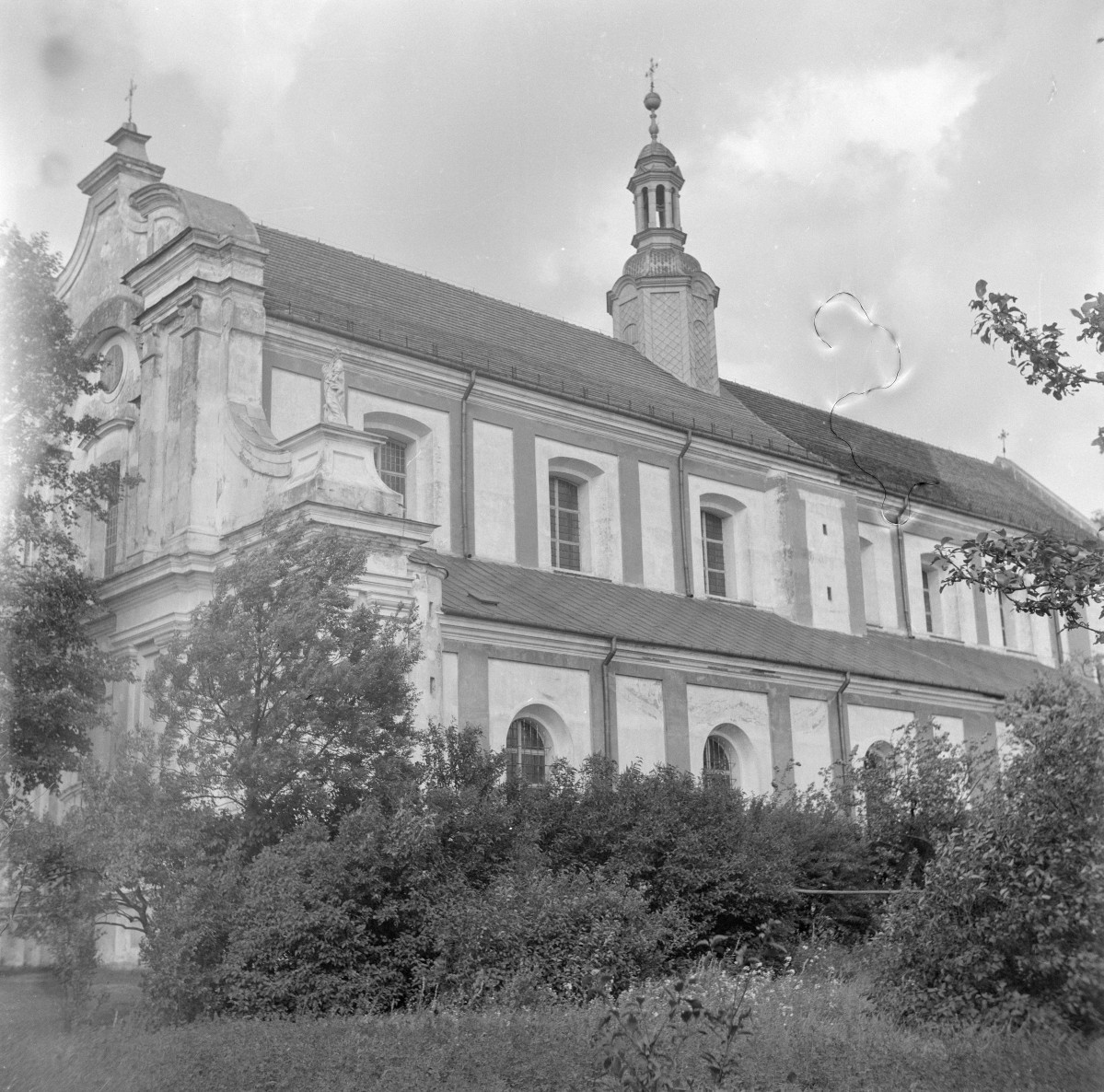 kościół pw. MB Bolesnej - elewacja boczna, skan 1