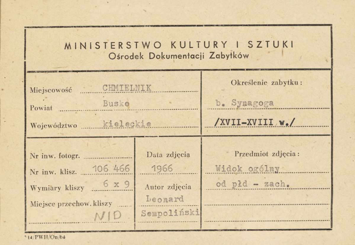 Synagoga - widok zewnętrzny na elewację boczną - metryczka, skan 1