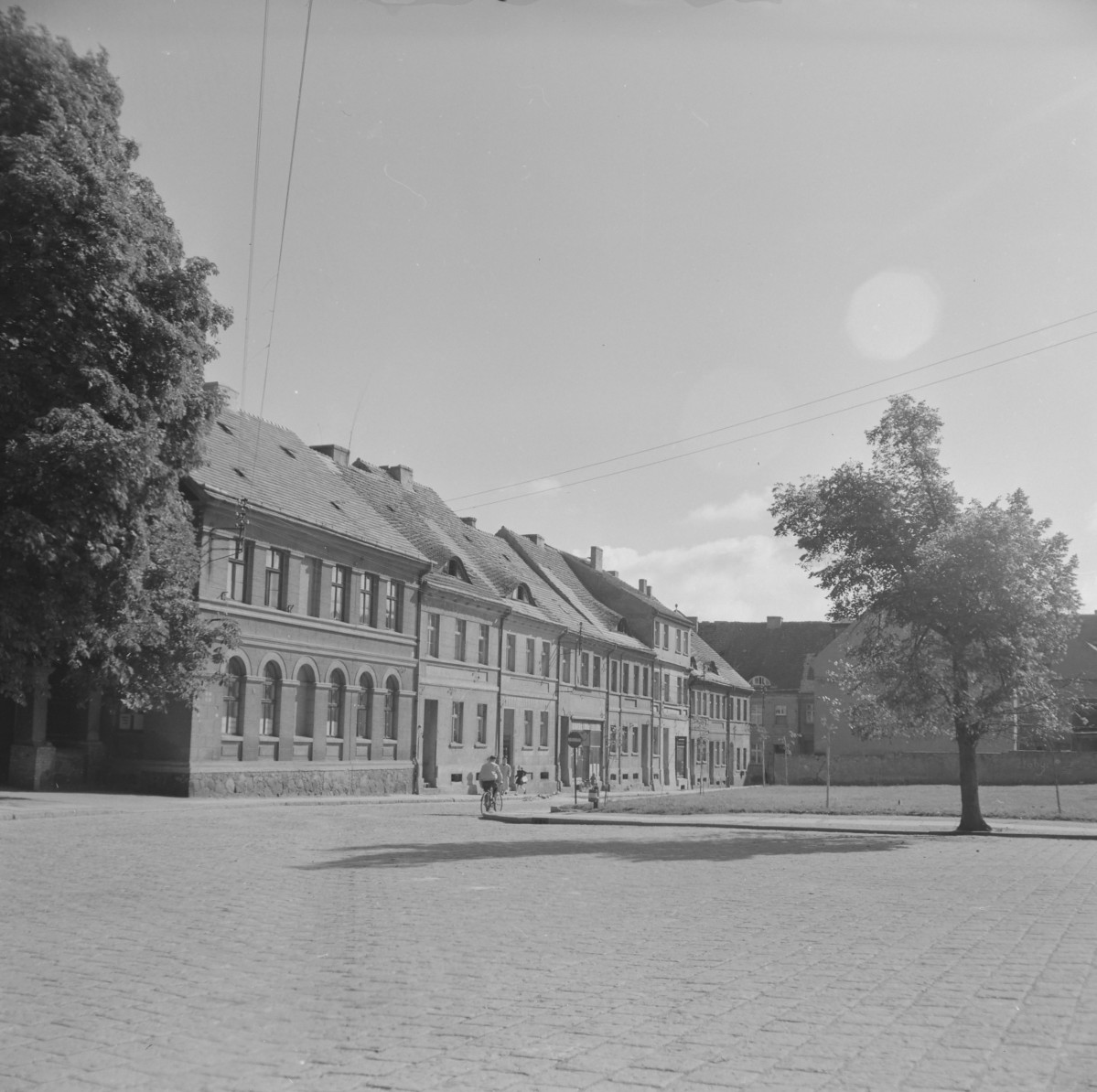 fragment zabudowy miasta przy ul. Wesołej - elewacje frontowe, skan 1