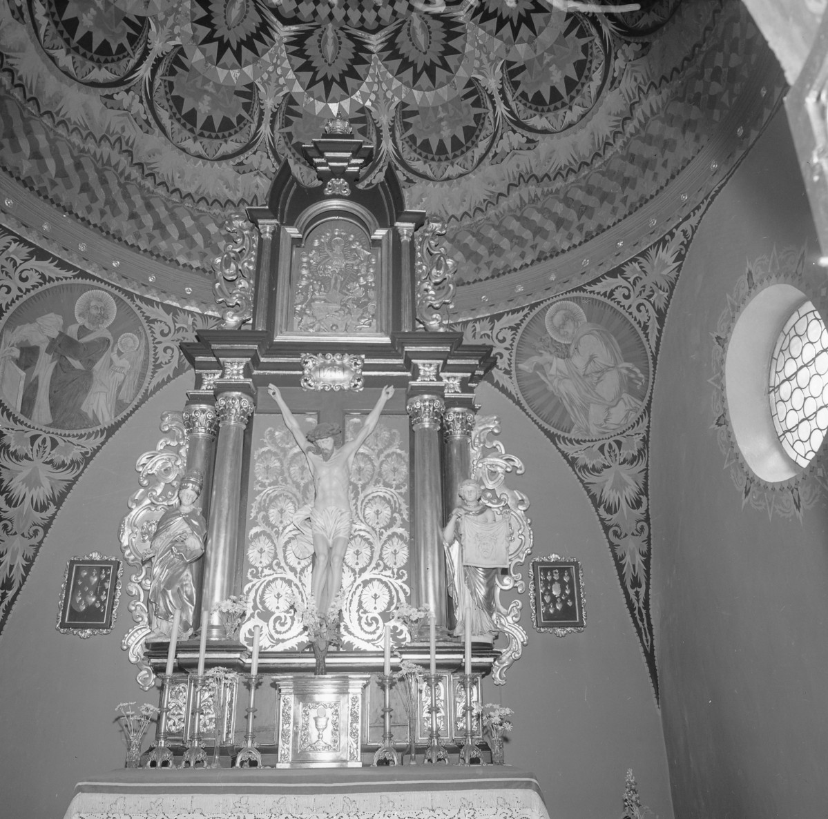 Katedra pw. św. Marcina i Mikołaja - ołtarz w kaplicy północnej, skan 1