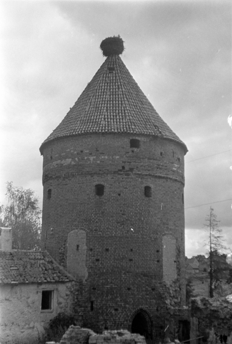 mury miejskie - baszta , skan 1
