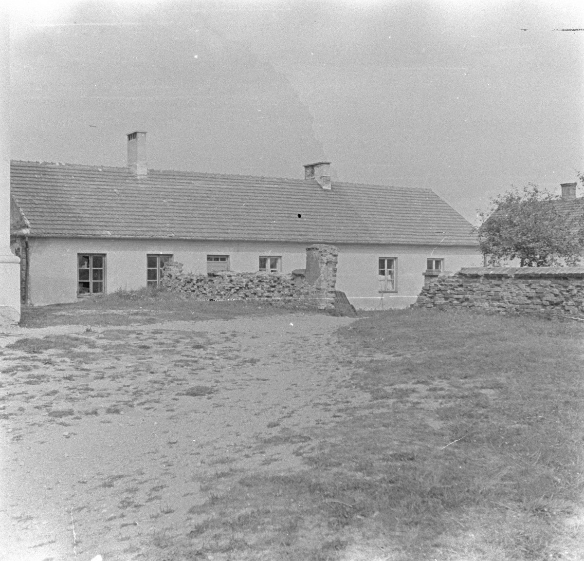 budynek poklasztorny - elewacja, skan 1