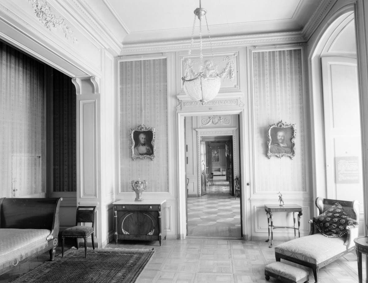 zamek magnacki Lubomirskich i Potockich - wnętrze - piętro I - Salon Paradny, skan 1