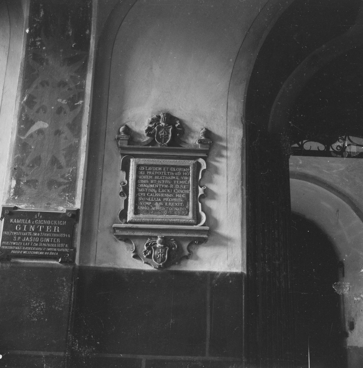 bazylika kolegiacka Wniebowzięcia - wnętrze, epitafium, skan 1