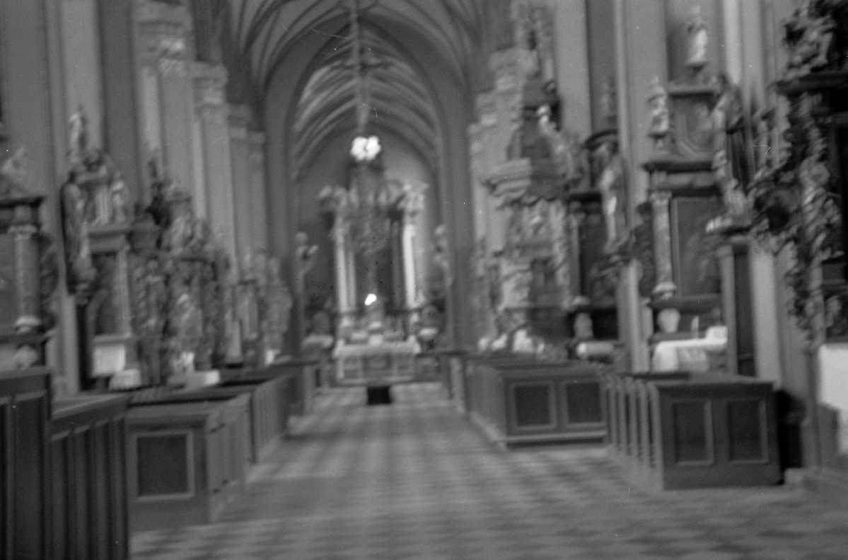 katedra - wnętrze: prezbiterium, ołtarz główny, skan 1