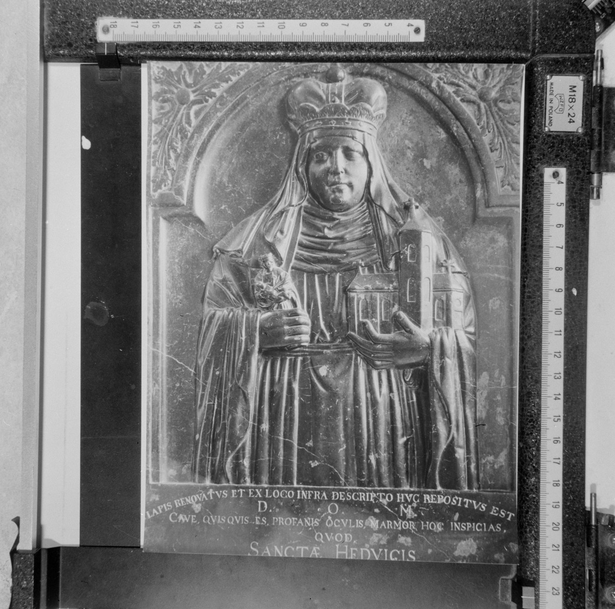 sanktuarium św. Jadwigi Śląskiej - kościół pw. św. Bartłomieja i św. Jadwigi - wnętrze - epitafium św. Jadwigi, skan 1