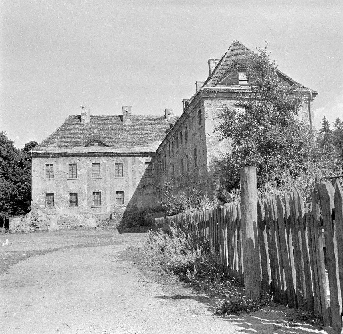 pałac - elewacja południowo-zachodnia, skan 1