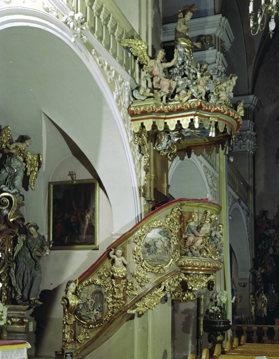 kościół pw. św. Jana Chrzciciela - wnętrze - nawa główna - ambona, skan 1