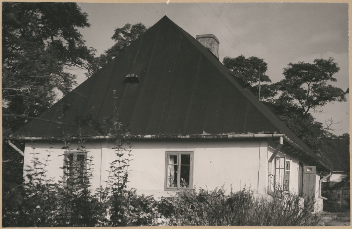 Miasto -  dworek, widok ogólny

 , skan 1
