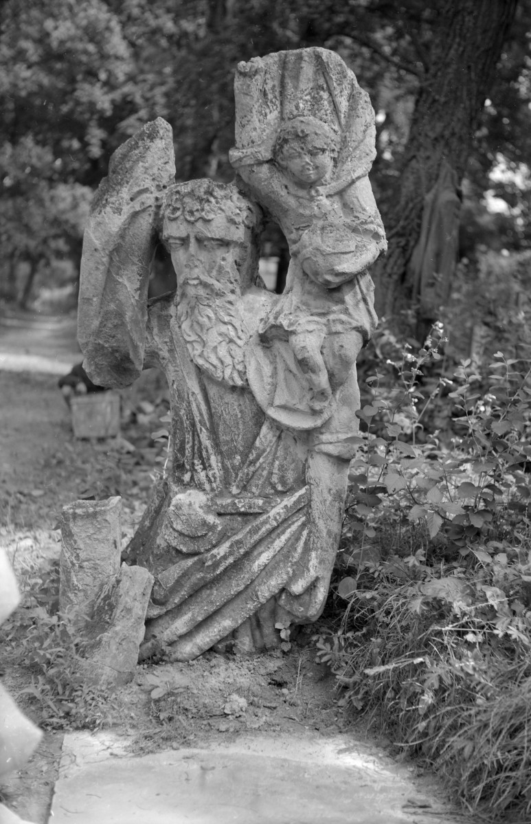 cmentarz grzebalny - figura św. Krzysztofa, skan 1
