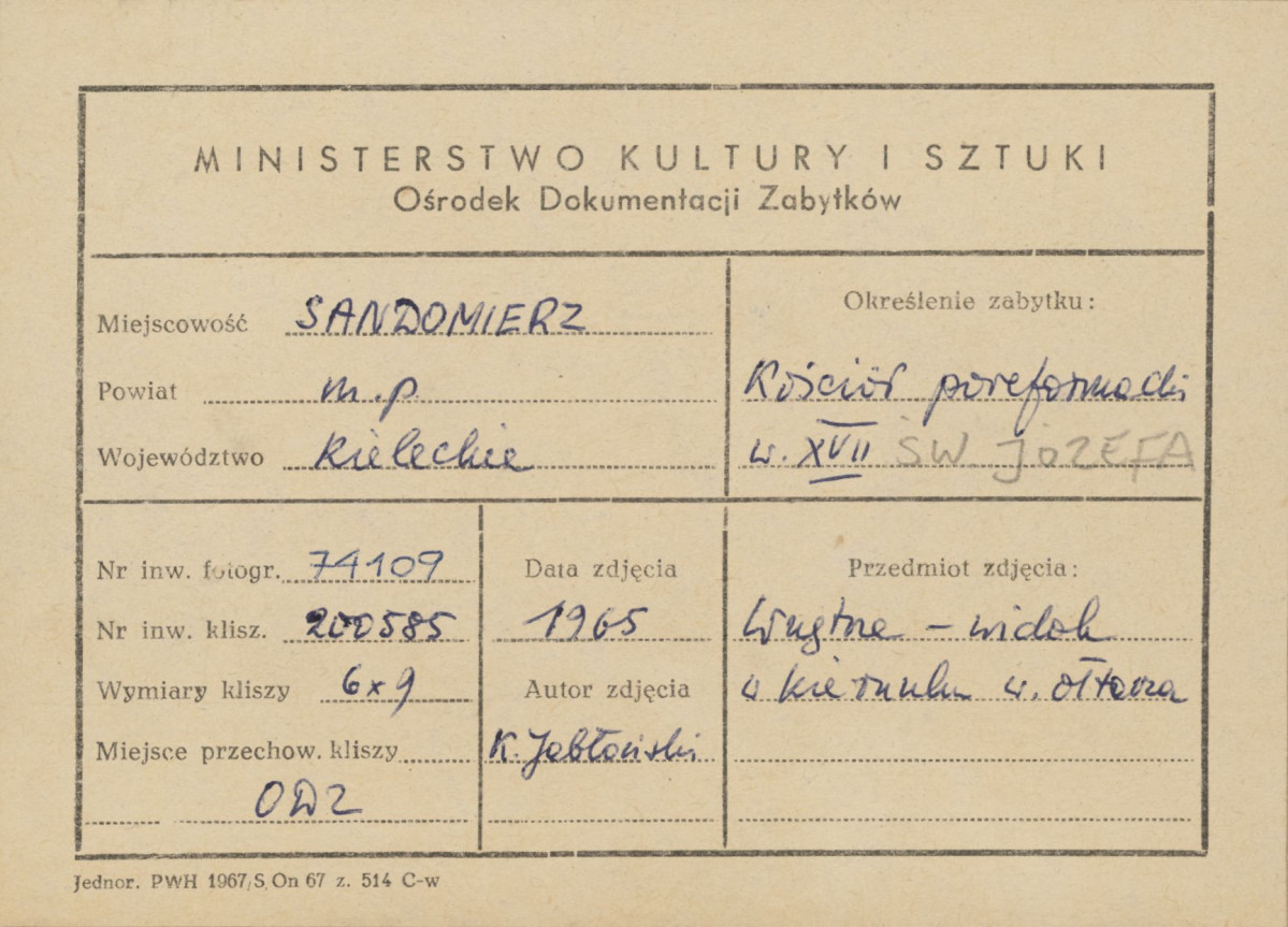 Zespół klasztorny poreformacki - kościół , wnętrze, widok ogólny w kierunku prezbiterium - metryczka, skan 1