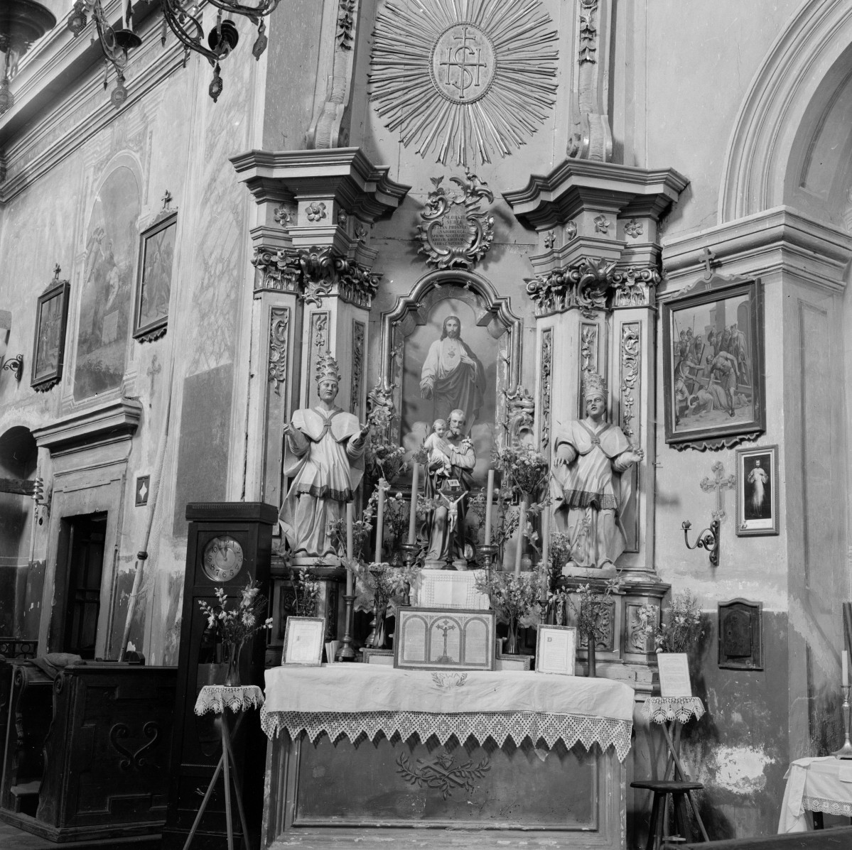 kościół św. Stanisława Biskupa - wnętrze, ołtarz boczny prawy, skan 1