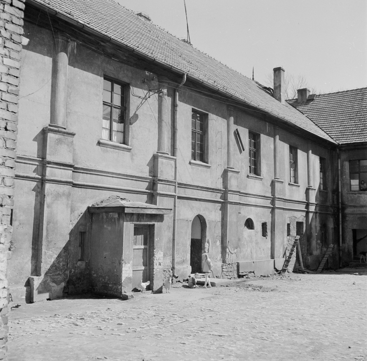 zamek - dziedziniec zamkowy, skan 1