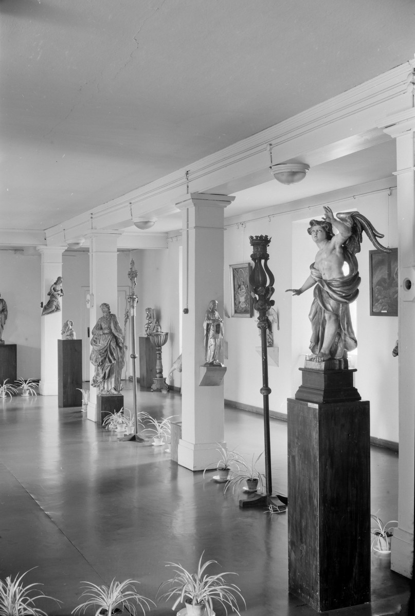 kościół klasztorny dominikanek pw. Świętego Ducha, ob. muzeum - wnętrze fragment sali wystawowej, skan 1
