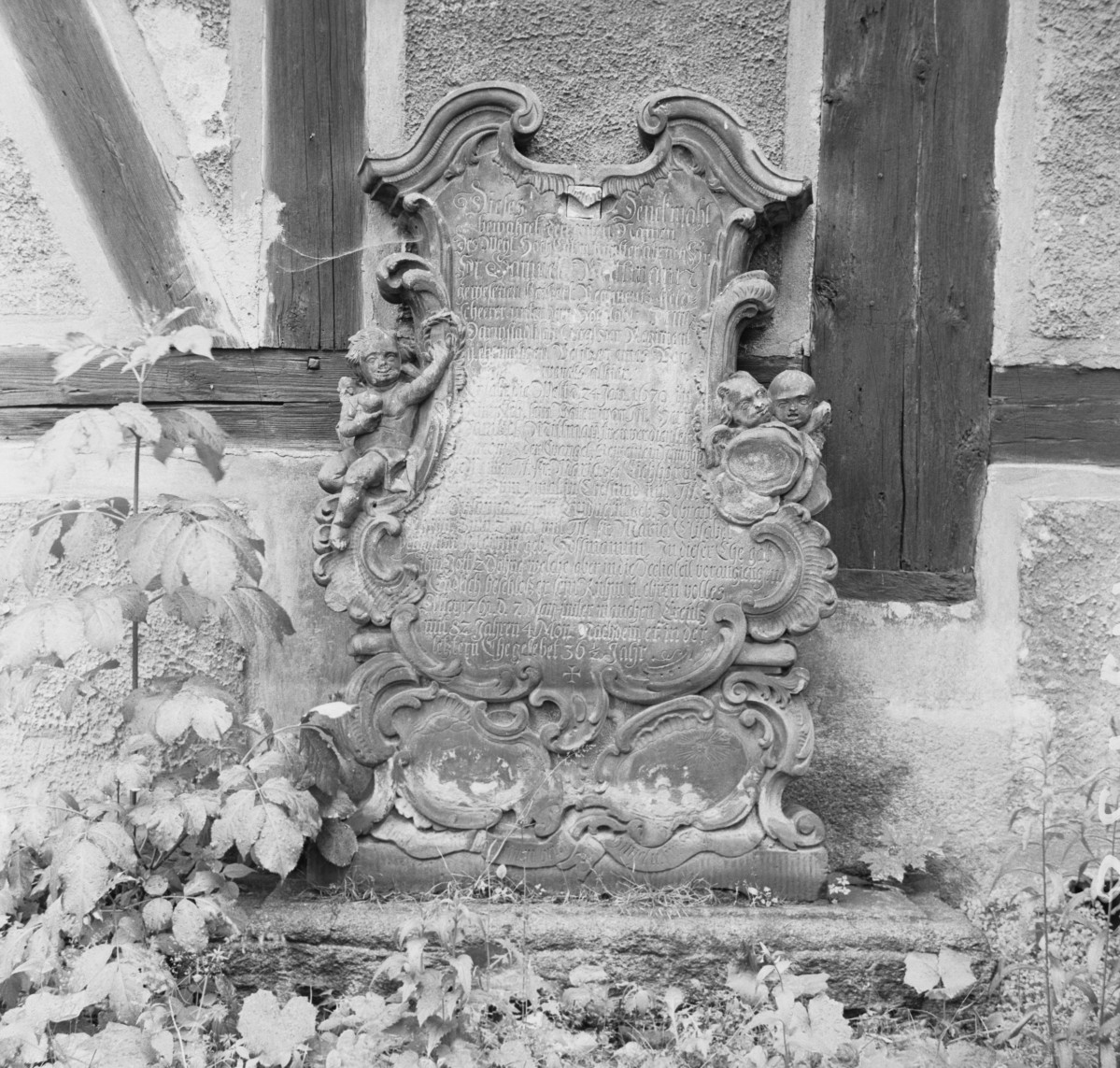 kościół Pokoju im. Trójcy Świętej - elewacja, epitafium, skan 1