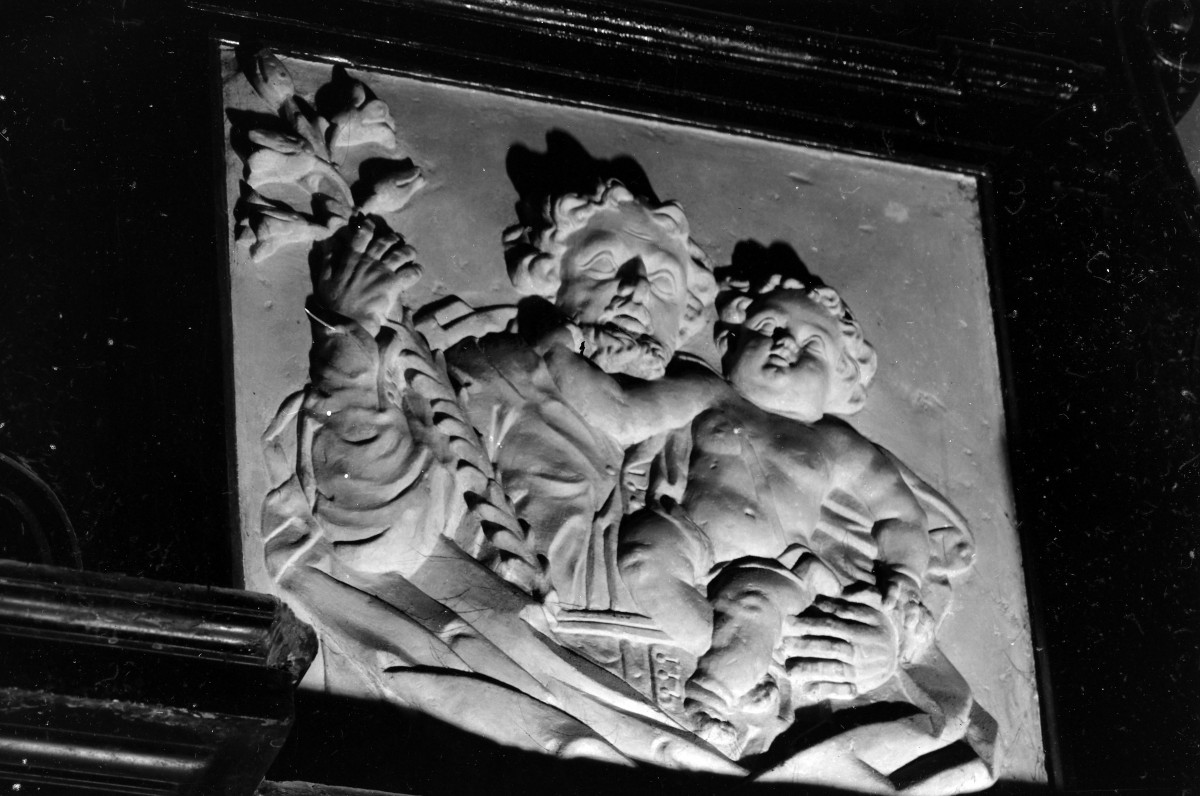Katedra pw. Wniebowzięcia Najświętszej Marii Panny - wnętrze - kaplica A. Olszowskiego (Św. Andrzeja),  ściana wschodnia, ołtarz dekoracja u góry od strony wschodniej "Św. Józef", skan 1
