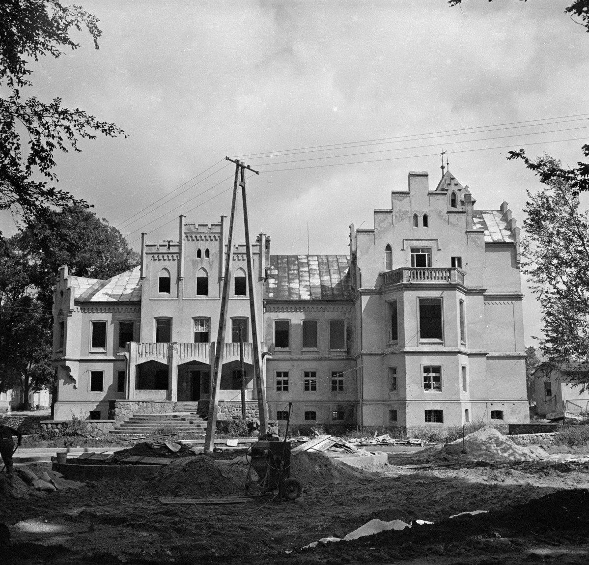 pałac XIX - elewacja północna, skan 1