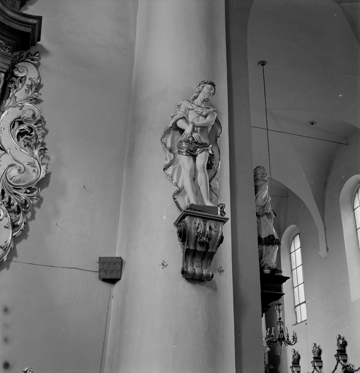 Kościół Matki Chrystusa i św. Jana Apostoła i Ewangelisty - wnętrze: rzeźba 'Ecco Homo", skan 1