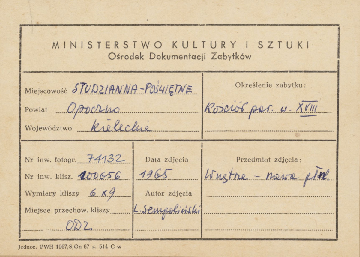 Zespół klasztorny Filipinów - wnętrze kościoła, widok nawy bocznej - metryczka, skan 1