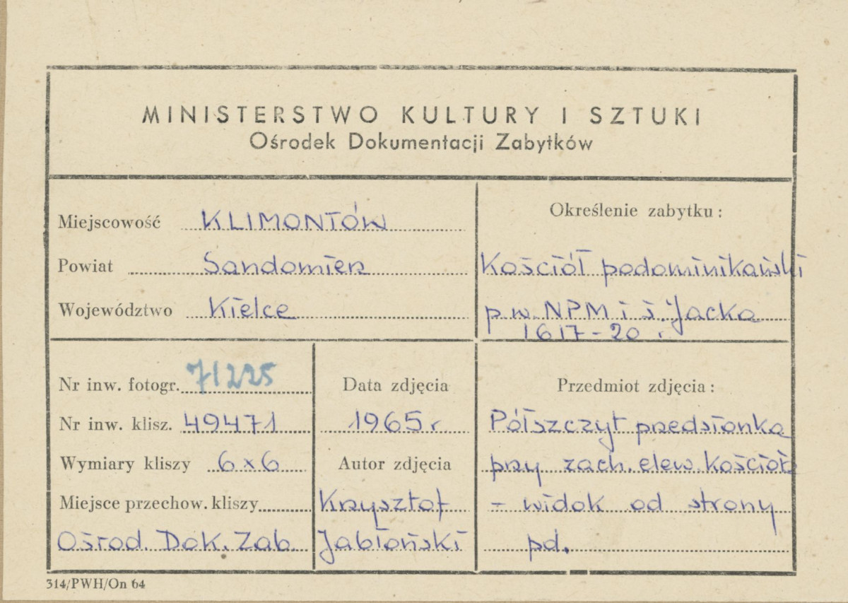 Zespół klasztorny - półszczyt przedsionka przy zach. elewacji kościoła - widok od strony płd. - metryczka, skan 1