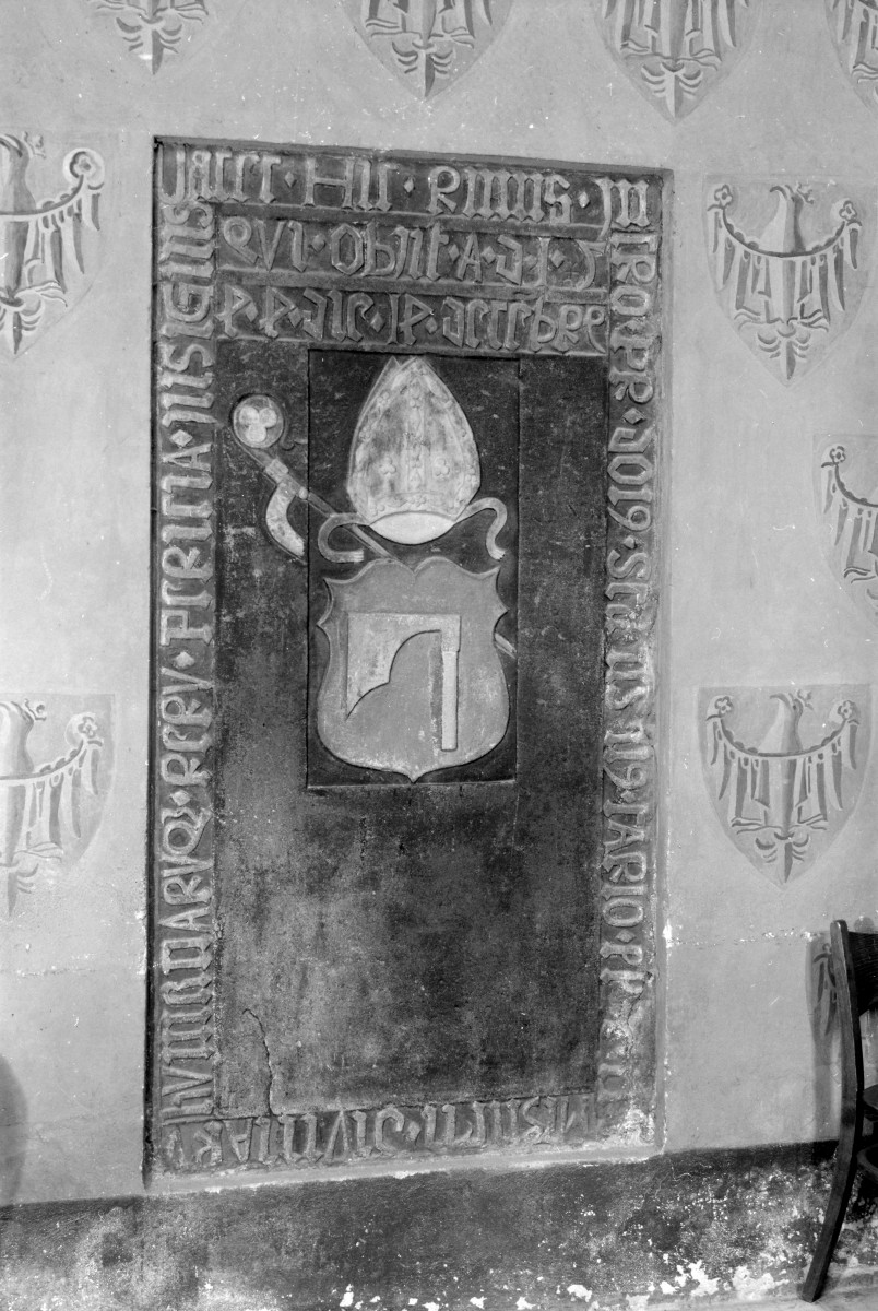 Bazylika kolegiacka Świętej Trójcy - nagrobek / epitafium bpa. St. Tarty., skan 1
