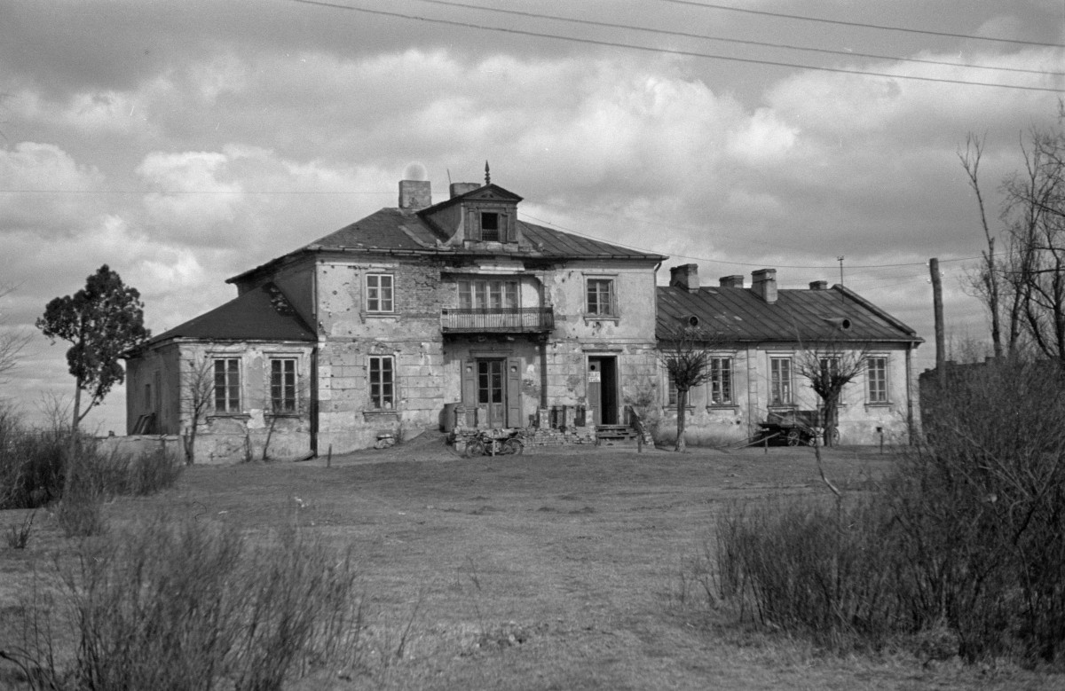 Dworek. Widok ogólny. Elewacja frontowa., skan 1