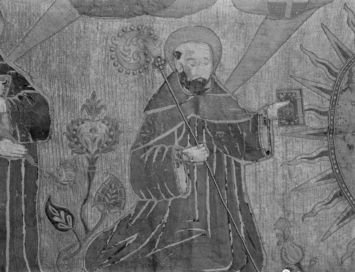 klasztor Benedyktynek - zbiory - antepedium - fragment z haftem, skan 1