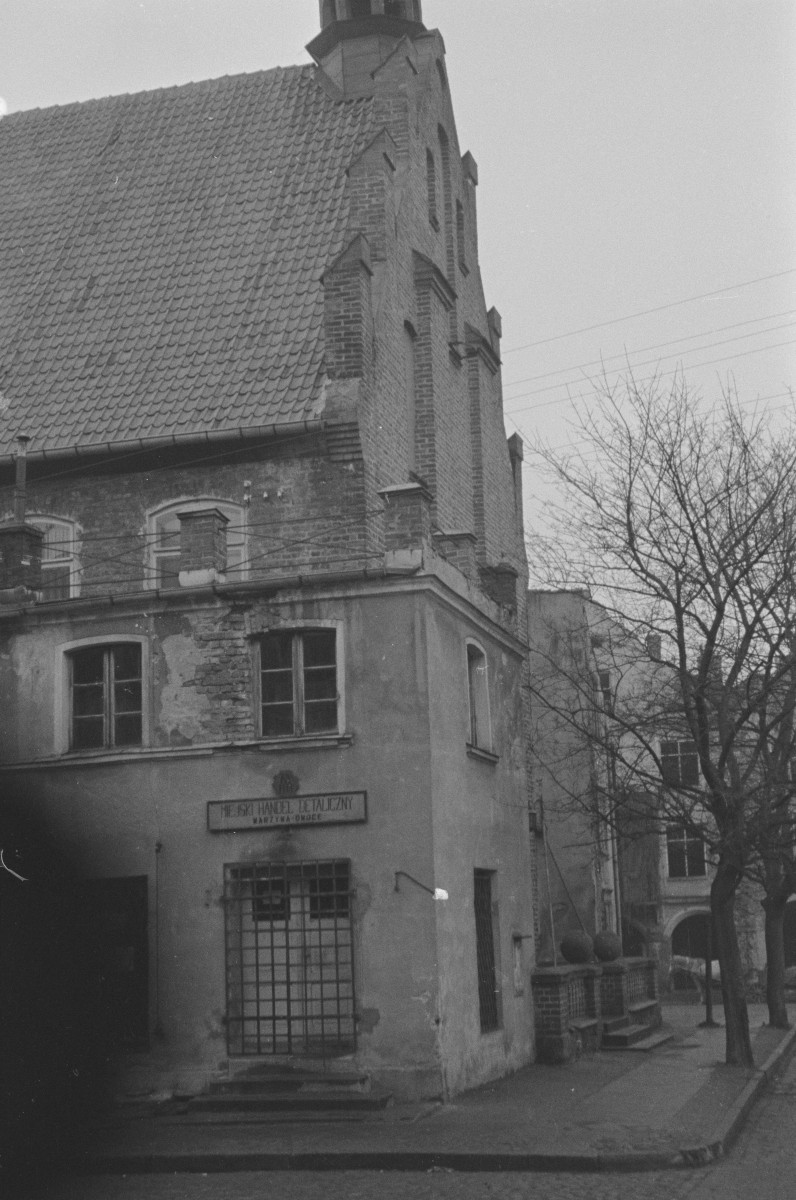 ratusz - ul. boczna, front, skan 1