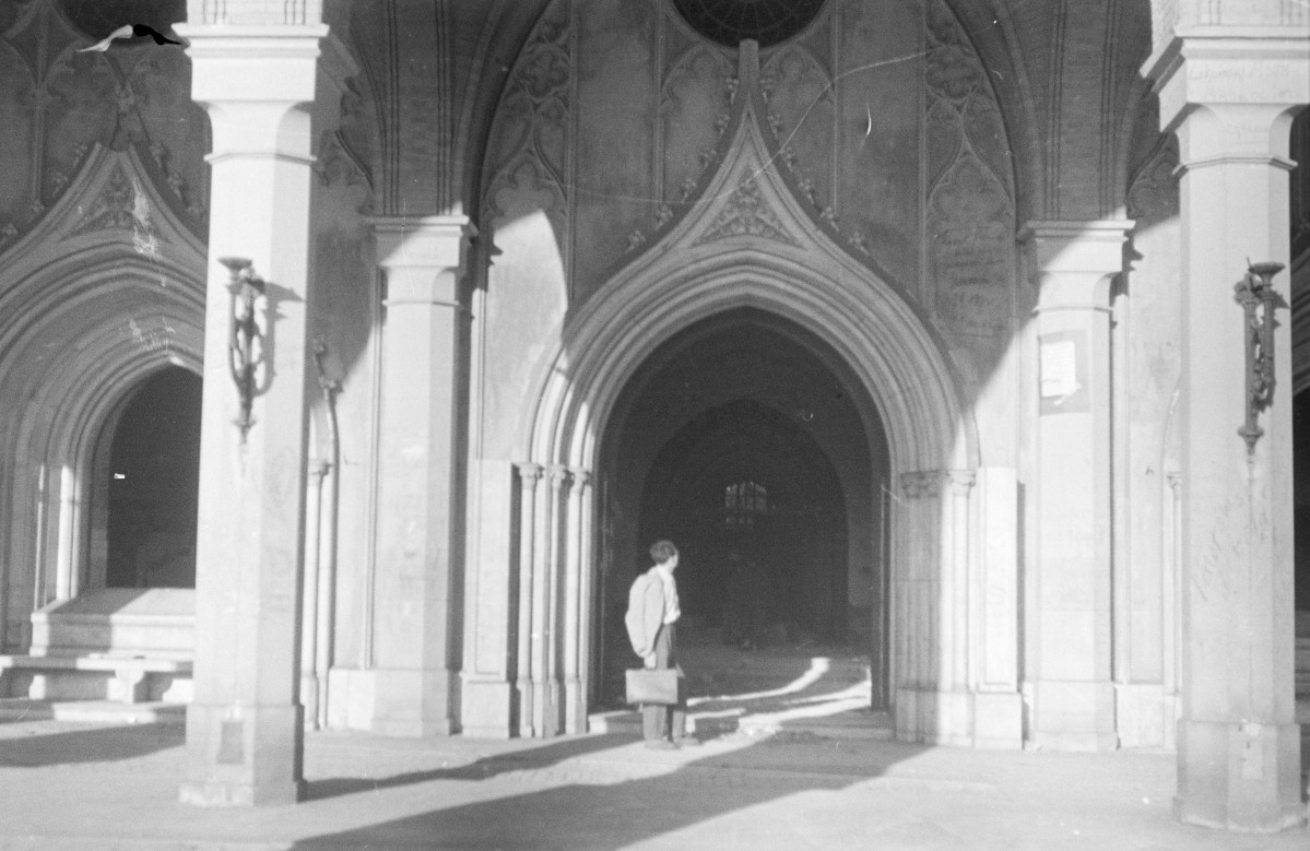 pałac Marianny Orańskiej - elewacja frontowa - portal główny, skan 1