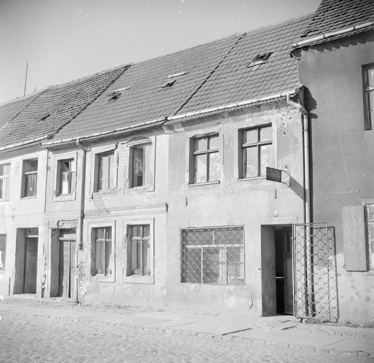 kamienica - elewacja frontowa, skan 1