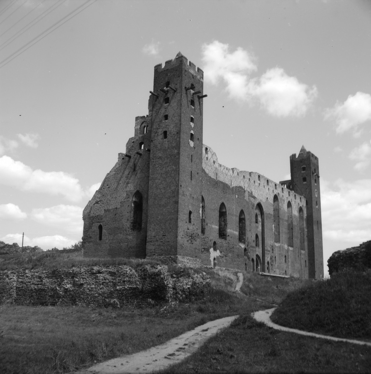 zamek - widok od południowego-zachodu, skan 1
