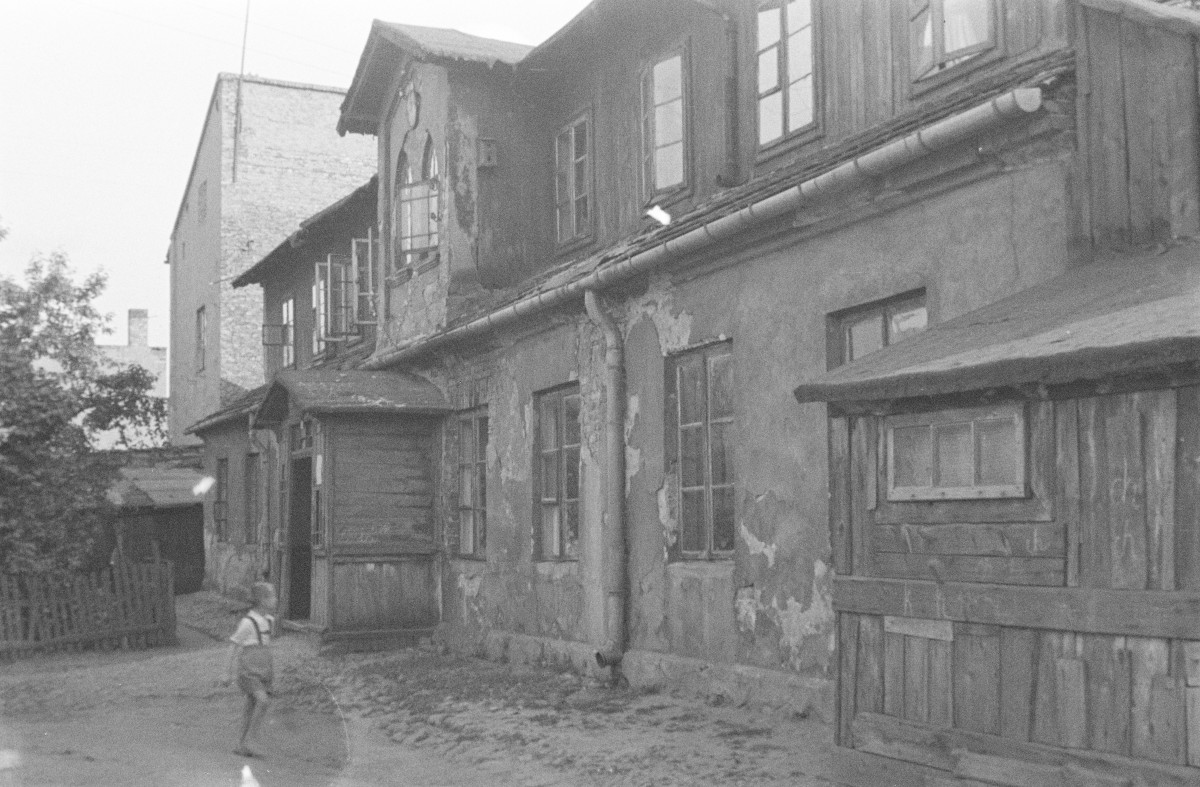 kamienica - elewacja frontowa, skan 1
