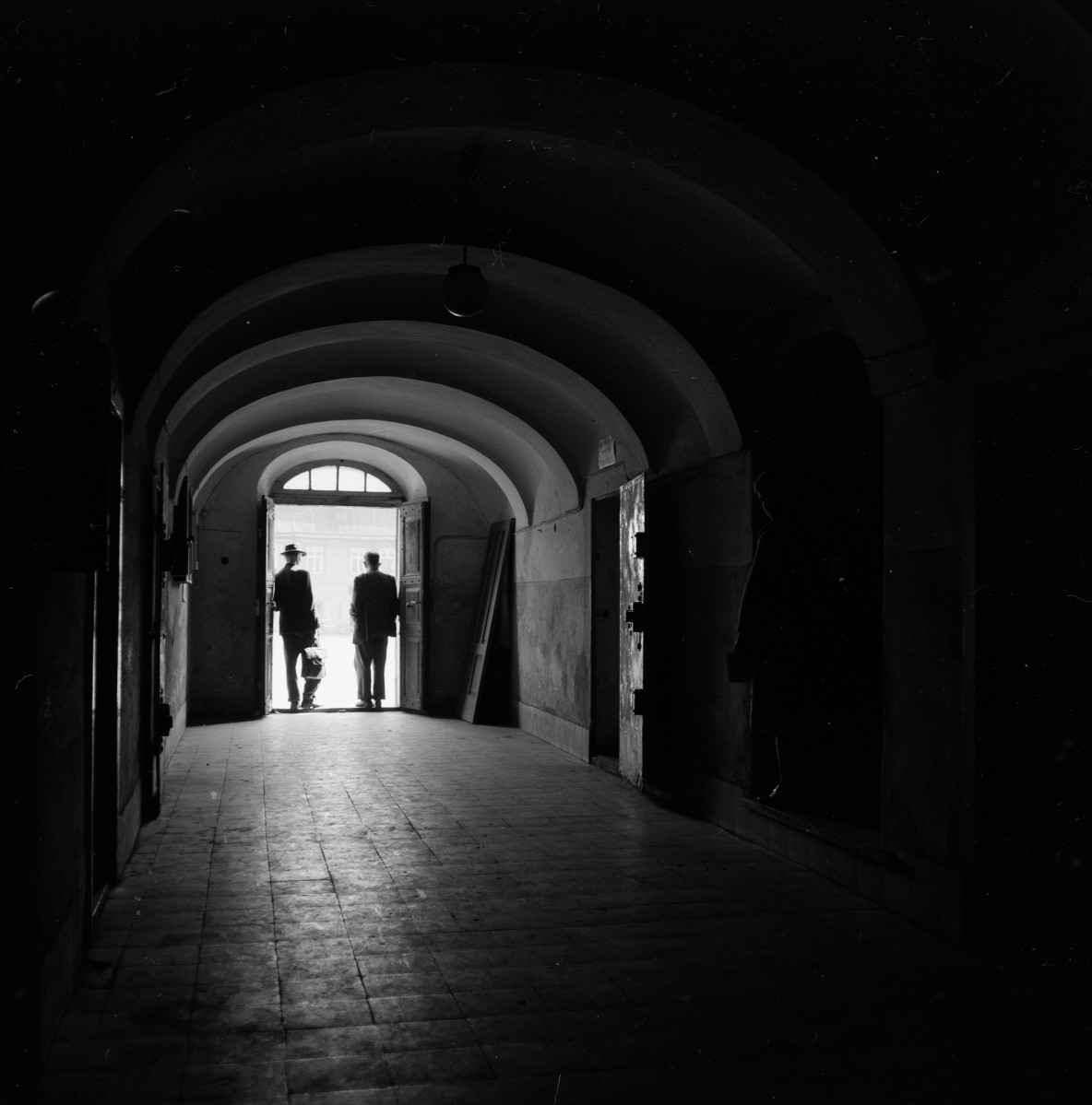 ratusz - brama - wnętrze, skan 1