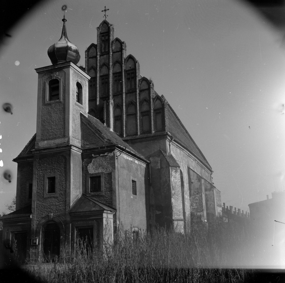 kościół ewangelicki Jezusa Chrystusa - front, szczyt, skan 1