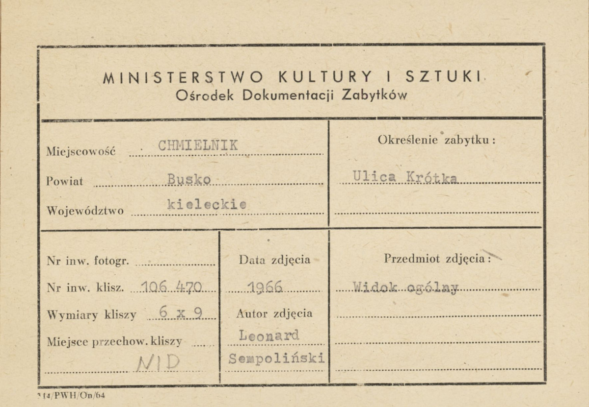 Miasto - widok na domy przy ulicy - metryczka, skan 1