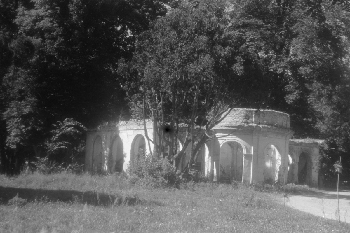 zespół pałacowo parkowy - pawilon zachodni w zespole pałącowym, skan 1