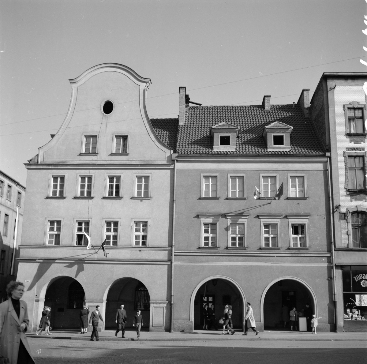 rynek miejski - kamienice - elewacje frontowe, skan 1