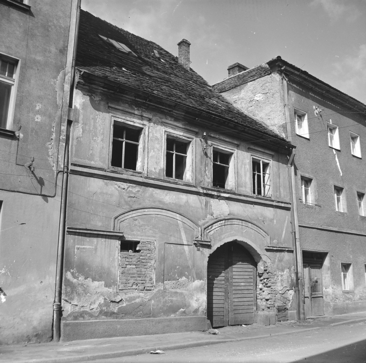 zabudowa miasta - kamienica - elewacja frontowa, skan 1