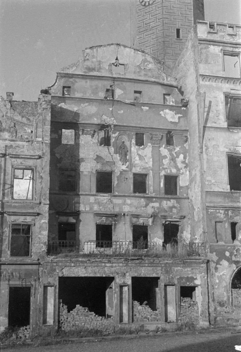 dom rynek nr. 34 - ruina, elewacja frontowa, skan 1