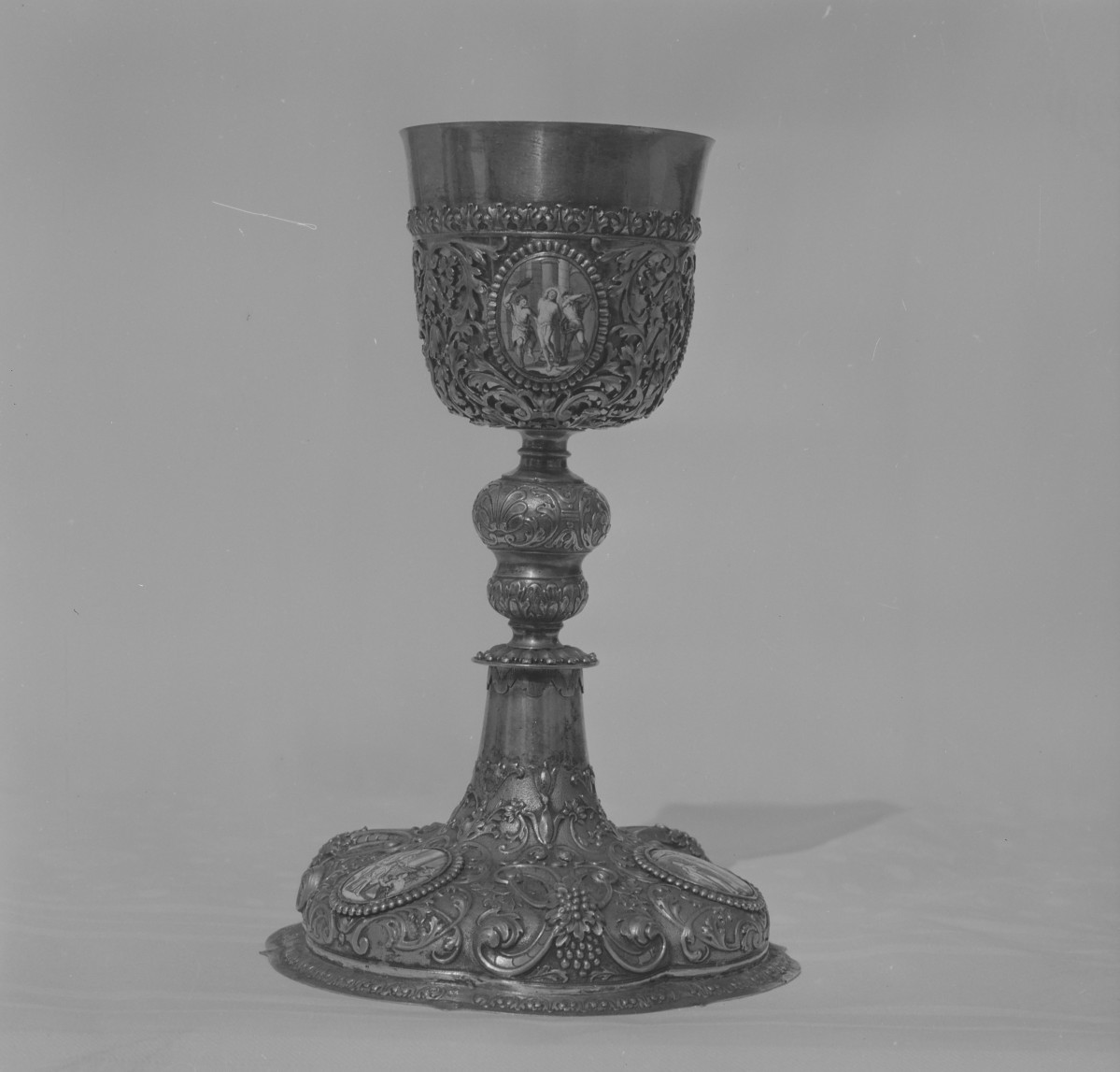 kościół pw. św. Jakuba Apostoła i św. Agnieszki, Dziewicy i Męczennicy - zbiory - kielich z 1711 roku /M. Vogelhund/, skan 1