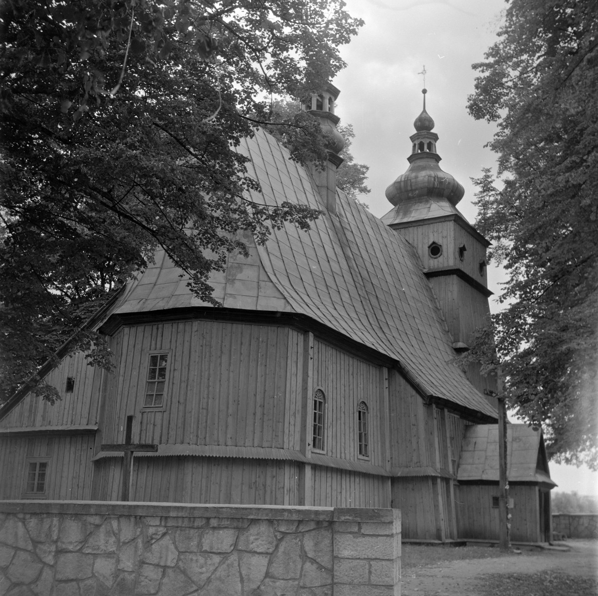 Kościół Podwyższenia Krzyża Świętego - widok ogólny, skan 1
