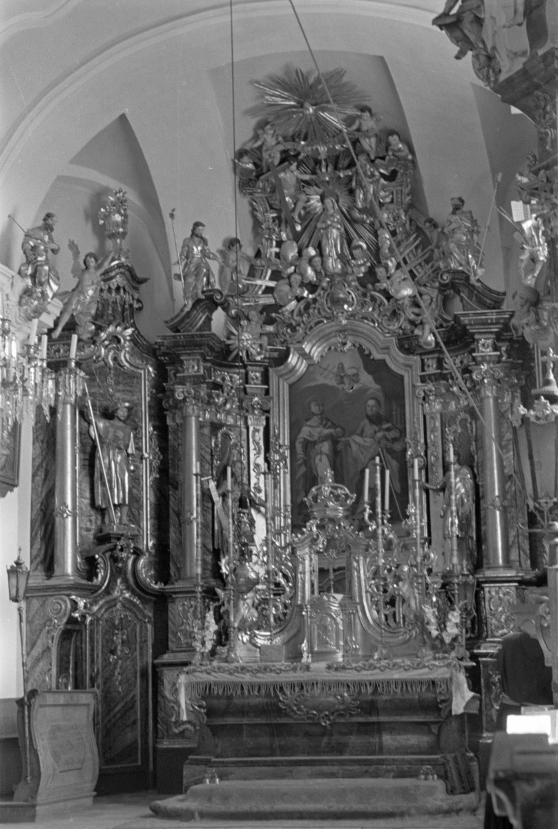 kościół pw. św. Piotra i św. Pawła - wnętrze - ołtarz główny, skan 1