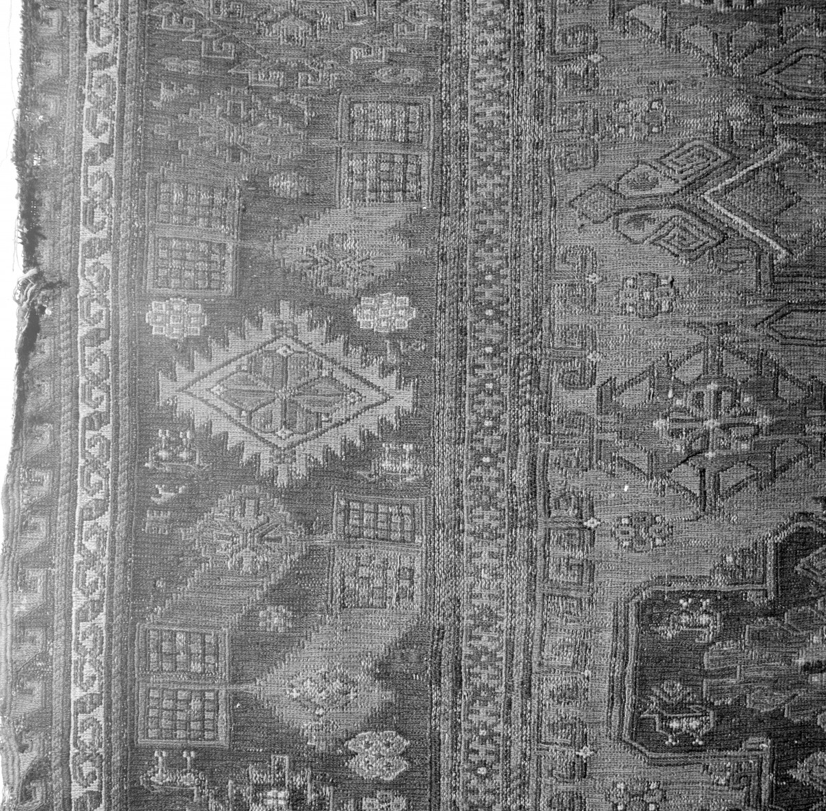 Muzeum Narodowe - Kobierzec. Kaukaz. Fragment bordiury., skan 1