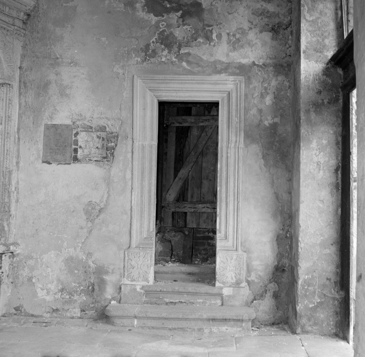 kaplica zamkowa - kruchta, portal, skan 1