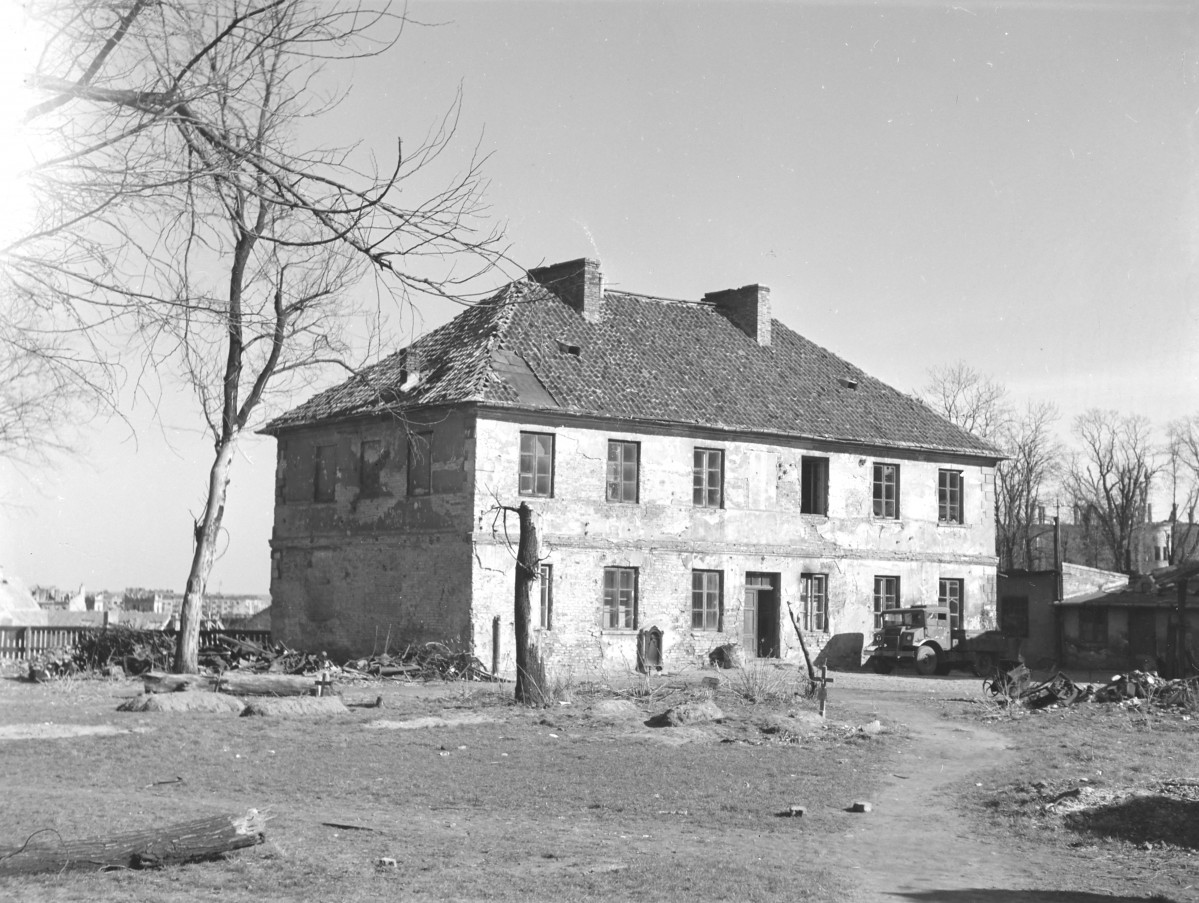 Pałac Ostrogskich - pawilon. Widok ogólny., skan 1