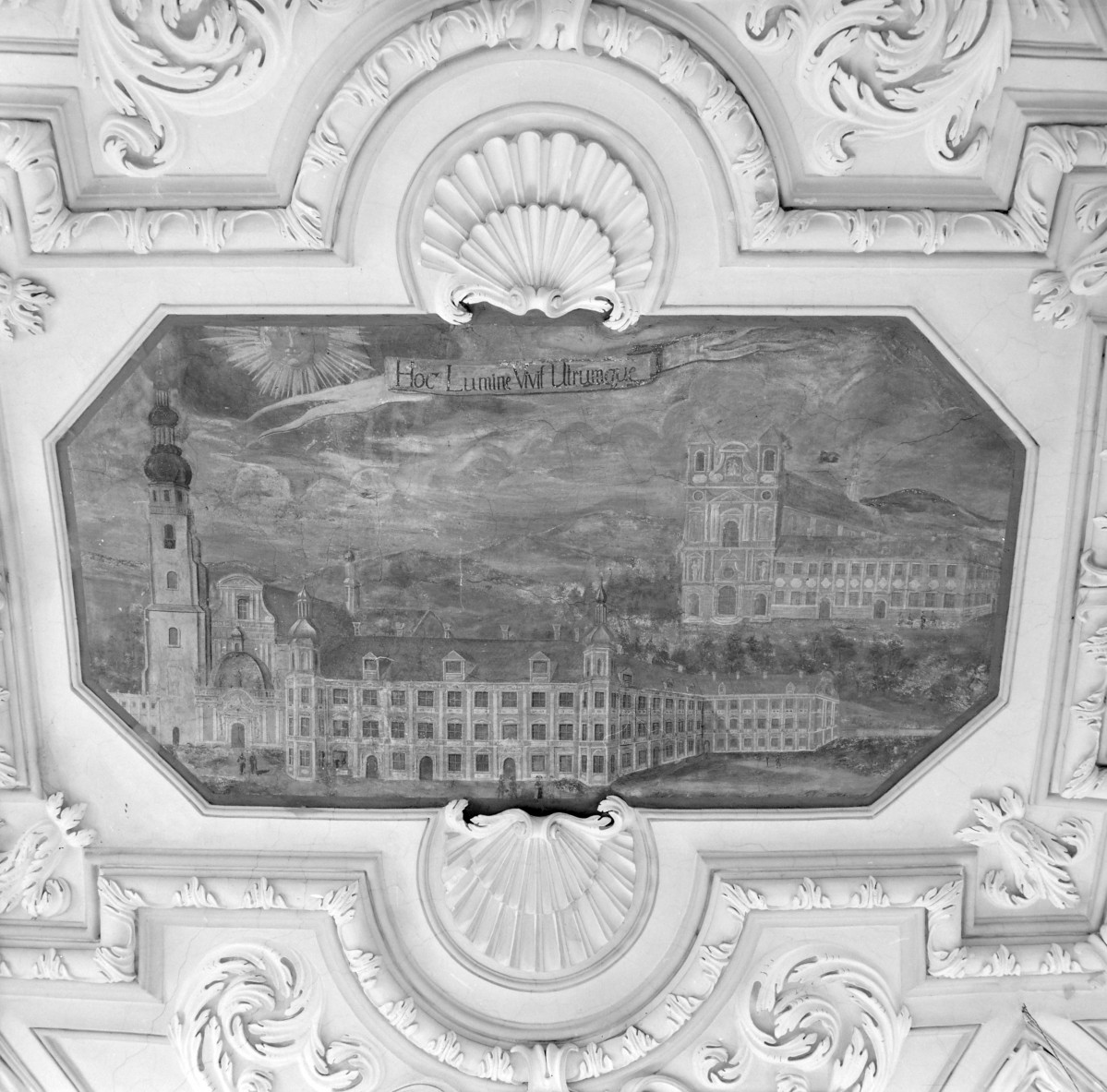 Opactwo Cystersów - wnętrze: malowidło na plafonie oraz dekor., skan 1